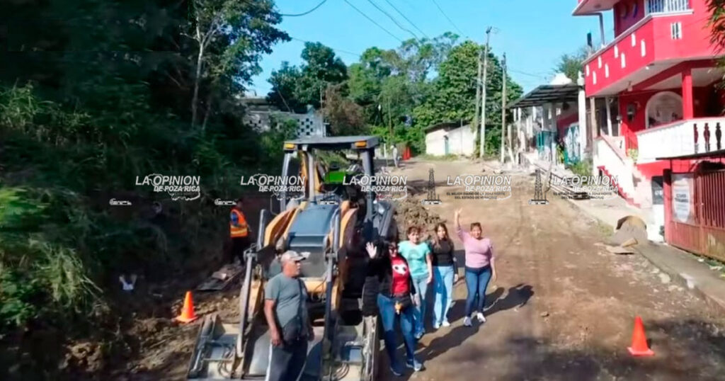 Banderazo de obra en calle de Totolapa Banderazo de obra en calle de Totolapa