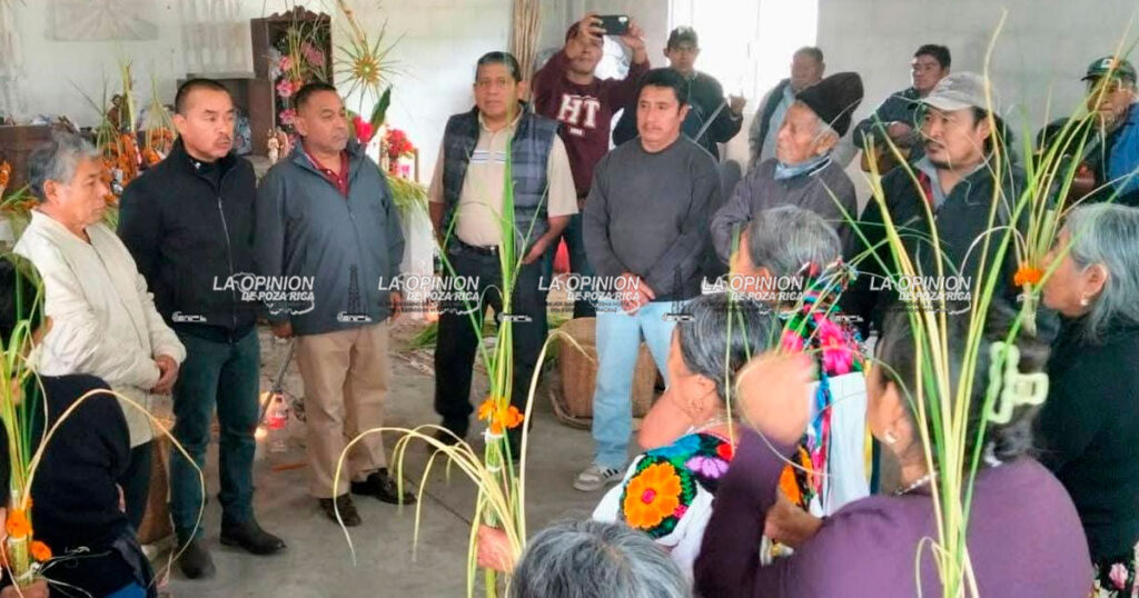 Ritual Chicomexóchitl Tributo a la Madre Tierra Ritual Chicomexóchitl Tributo a la Madre Tierra