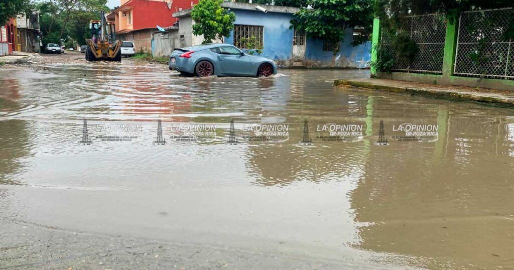 Aguas negras contaminan vialidades en la colonia Independencia Aguas negras contaminan vialidades en la colonia Independencia