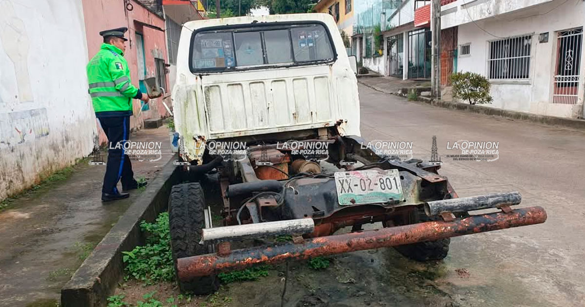 Atienden reportes ciudadanos por autos abandonados en Gutiérrez Zamora Atienden reportes ciudadanos por autos abandonados en Gutiérrez Zamora