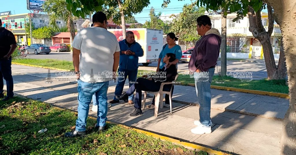 Los mandó al camellón Los mandó al camellón