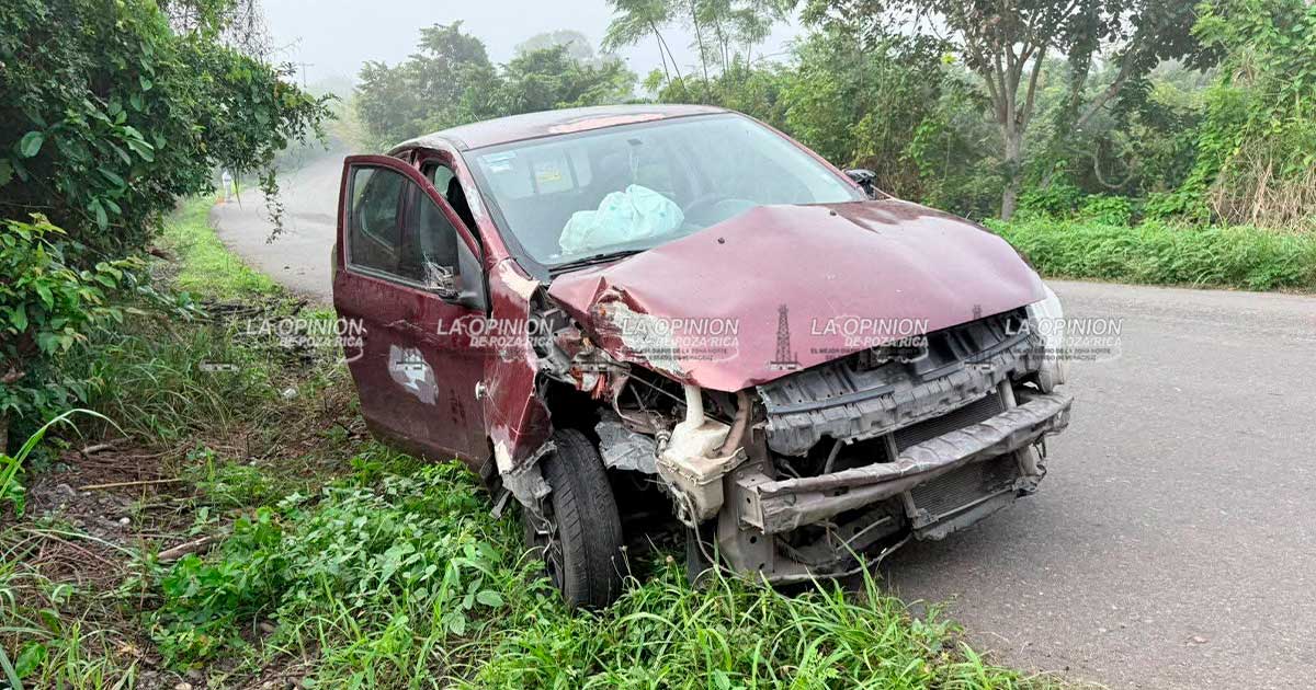 Se sale del camino y choca contra un árbol Choque mañanero deja cuantiosos daños materiales