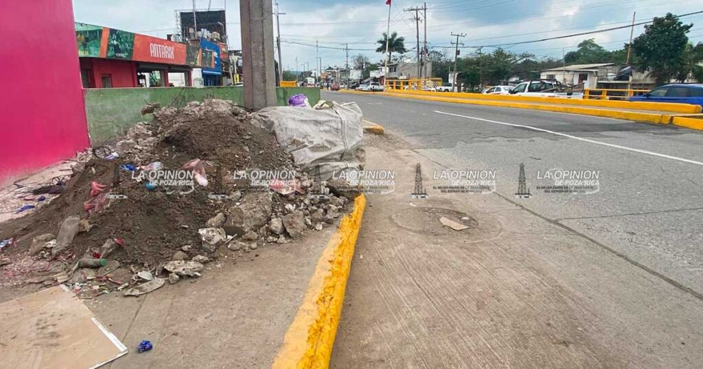 En octubre, la fuerza de la corriente lo arrancó; ahora es un riesgo En octubre, la fuerza de la corriente lo arrancó; ahora es un riesgo