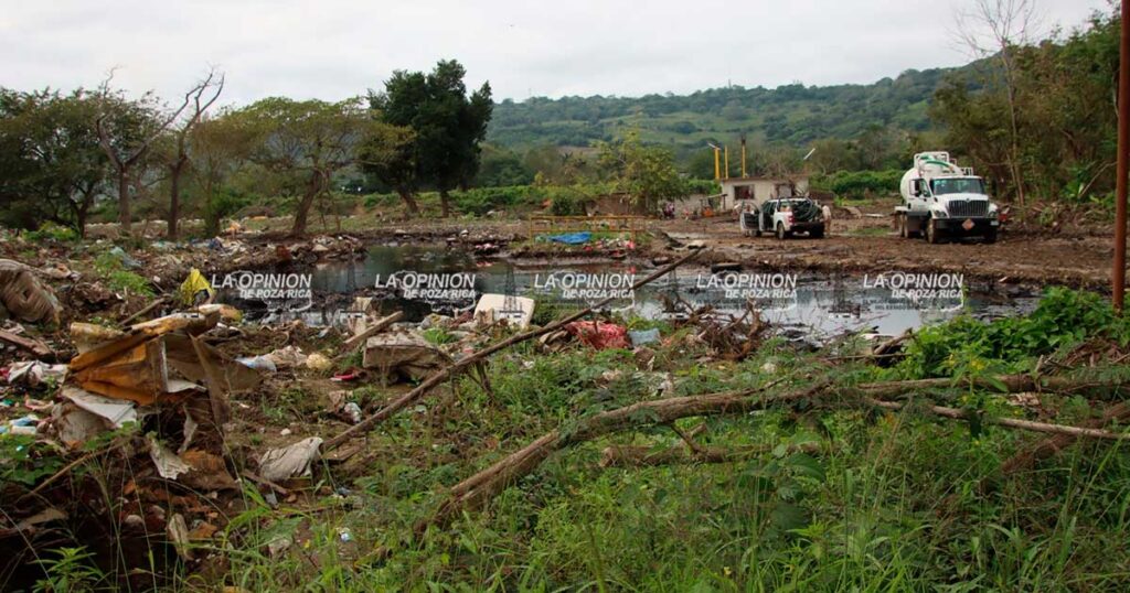 Fuga de hidrocarburo a metros del Río Cazones Fuga de hidrocarburo a metros del Río Cazones