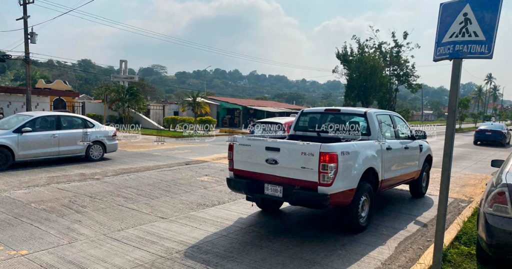 Tope pone en peligro a peatones pues automovilistas lo ignoran Tope pone en peligro a peatones pues automovilistas lo ignoran