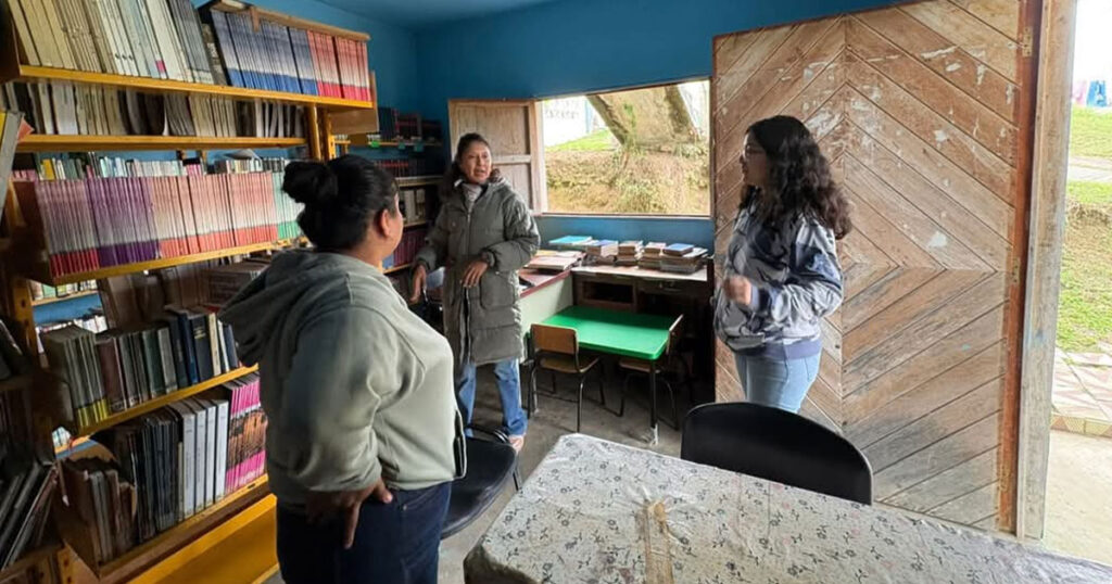 Regidora cuarta recorre bibliotecas de Tecolutla para fortalecer la lectura Regidora cuarta recorre bibliotecas de Tecolutla para fortalecer la lectura