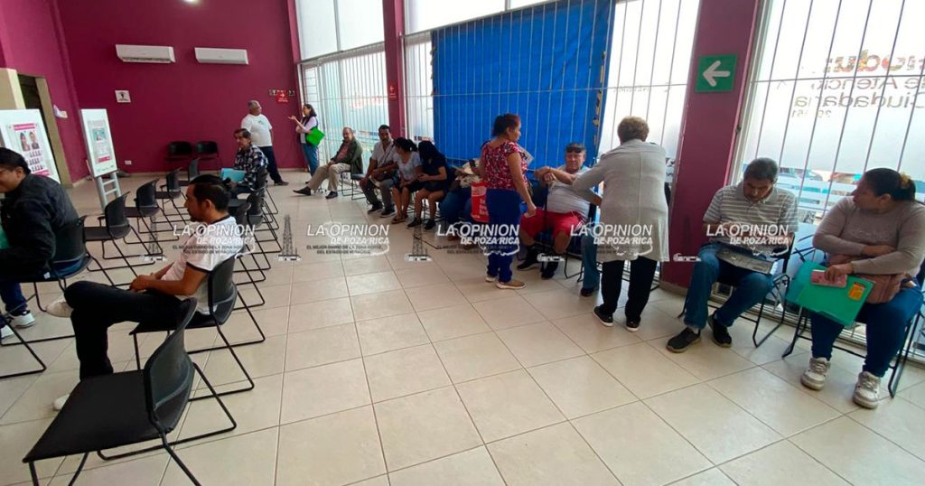 Abarrotado el módulo del INE al inicio de actividades este lunes 5 de enero Abarrotado el módulo del INE al inicio de actividades este lunes 5 de enero