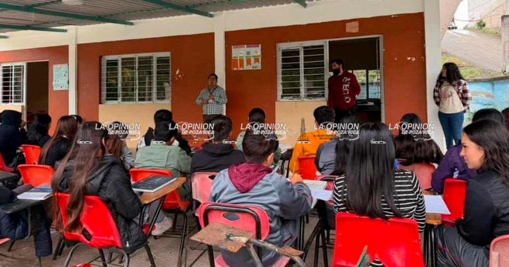 Regina Espejo impulsa pláticas de prevención del delito en escuelas de Tecolutla Regina Espejo impulsa pláticas de prevención del delito en escuelas de Tecolutla