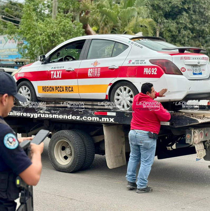 Aseguran taxi abandonado
