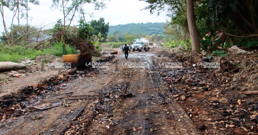 Fuga de hidrocarburo a metros del Río Cazones Fuga de hidrocarburo a metros del Río Cazones