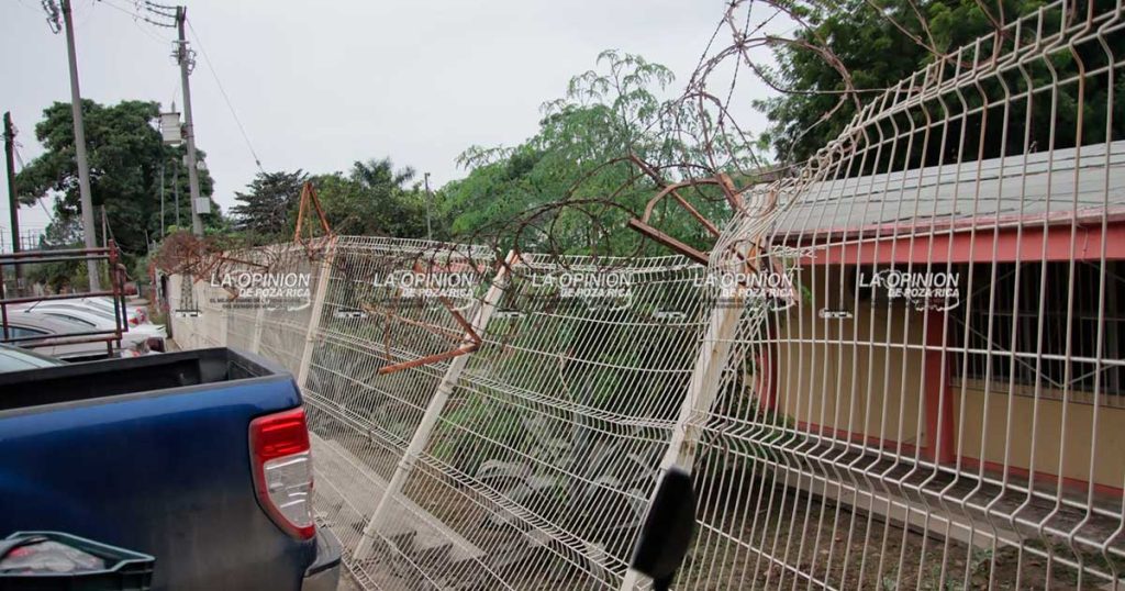 No todas las escuelas regresaron a clases No todas las escuelas regresaron a clases