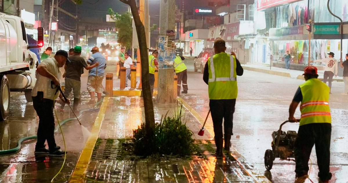 Gobierno de Poza Rica realiza acciones de higiene y limpieza en el primer cuadro de la ciudad Gobierno de Poza Rica realiza acciones de higiene y limpieza en el primer cuadro de la ciudad