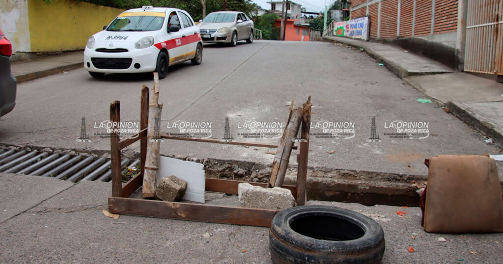 Se roban las rejillas en la colonia Manuel Ávila Camacho Se roban las rejillas en la colonia Manuel Ávila Camacho