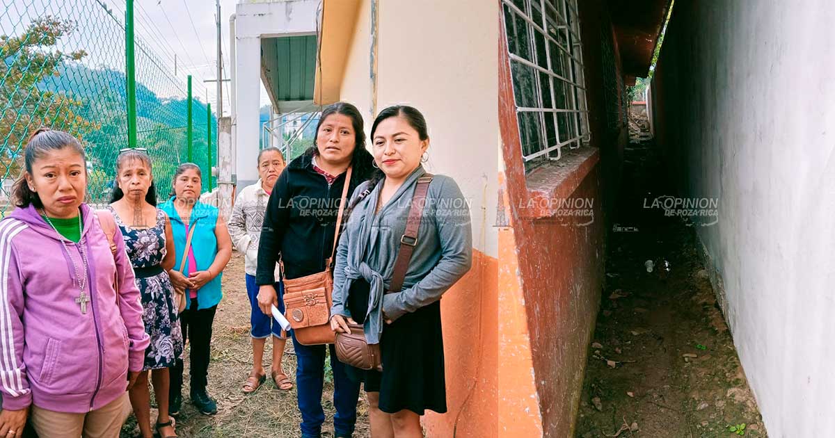 Vecino causa daños a barda de Telebachillerato Vecino causa daños a barda de Telebachillerato