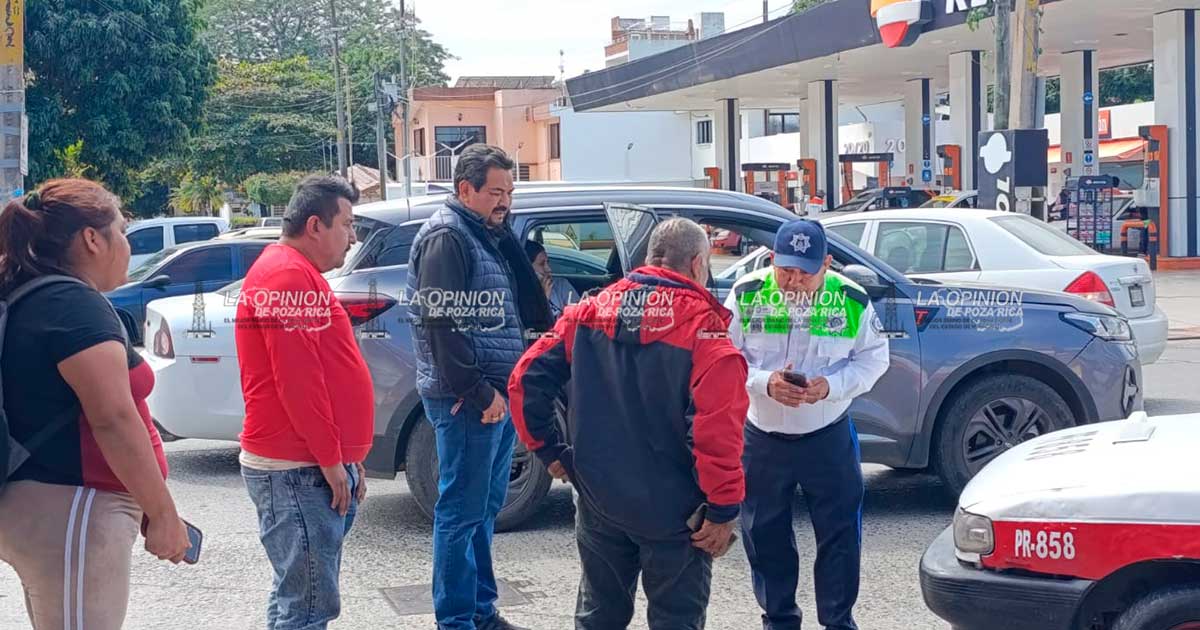 Ruletero provoca choque en la colonia Cazones Ruletero provoca choque en la colonia Cazones