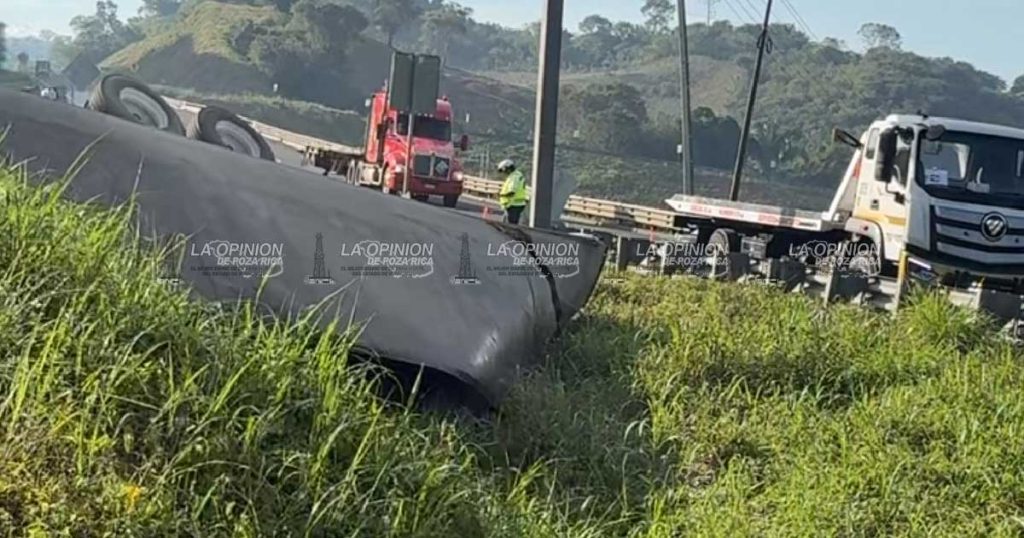 Regó los plátanos en la Totomoxtle Regó los plátanos en la Totomoxtle