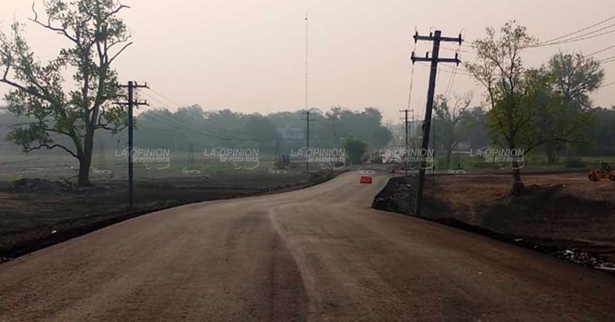 Segundo día de asfaltado del acceso al JOLOPO Segundo día de asfaltado del acceso al JOLOPO