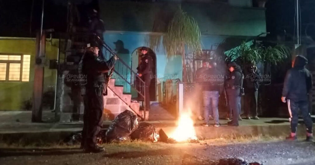 Vecinos toman justicia por propia mano ante hartazgo por robos Vecinos toman justicia por propia mano ante hartazgo por robos