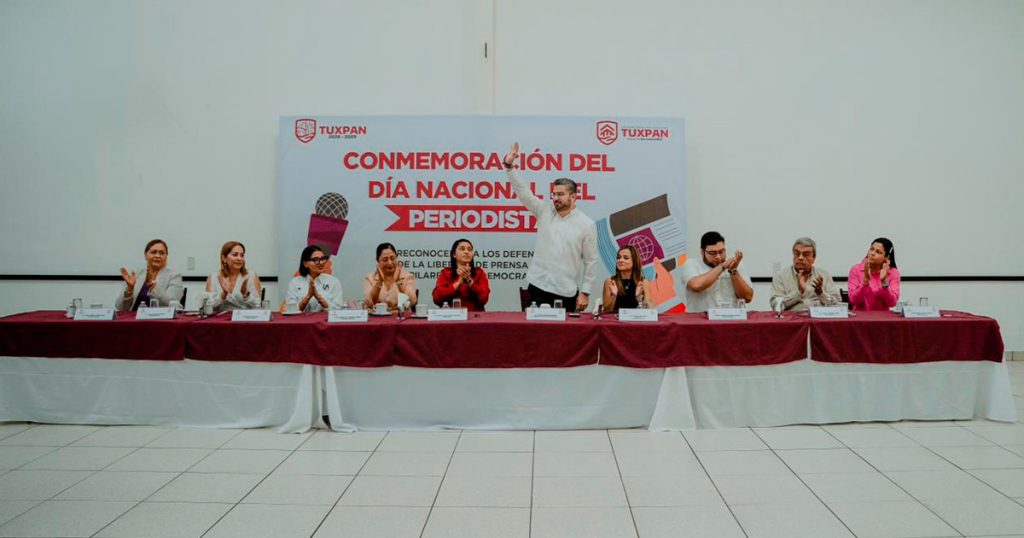 Tuxpan reconoce al gremio periodístico en el Día Nacional del Periodista Tuxpan reconoce al gremio periodístico en el Día Nacional del Periodista