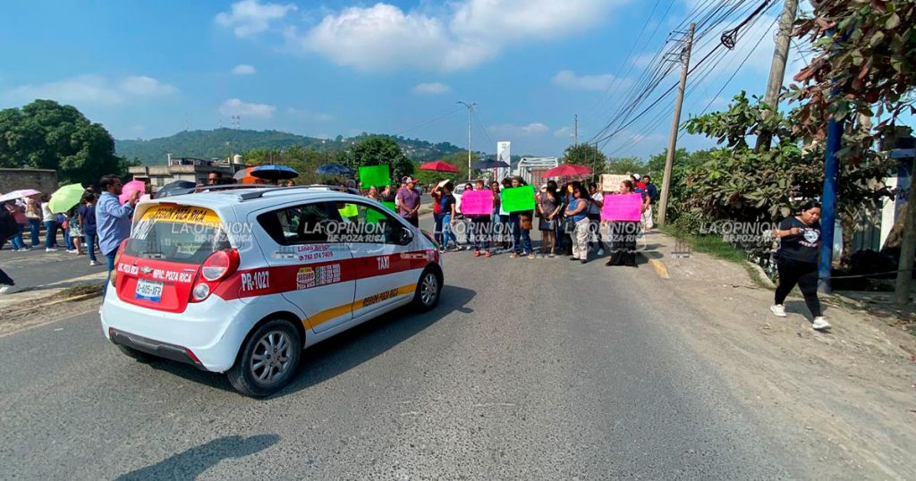 Bloquean el acceso al puente Cazones 1 en Poza Rica Bloquean el acceso al puente Cazones 1 en Poza Rica