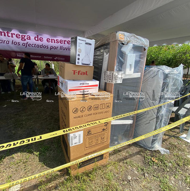 Inicia entrega de enseres a damnificados por la inundación en Poza Rica