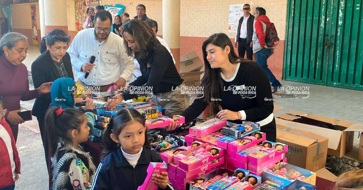 Fortalecen a las infancias Pemex y Ayuntamiento con juguetes y regalos Fortalecen a las infancias Pemex y Ayuntamiento con juguetes y regalos