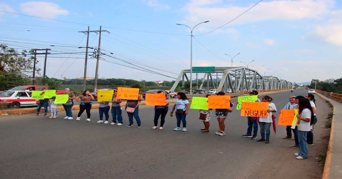BLOQUEO EN PUENTE CAZONES DESATA CAOS BLOQUEO EN PUENTE CAZONES DESATA CAOS