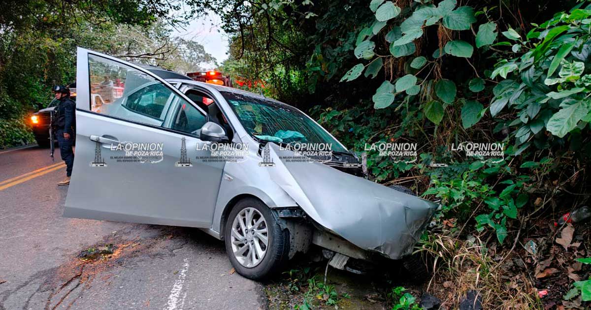 Aveo choca contra volteo Aveo choca contra volteo