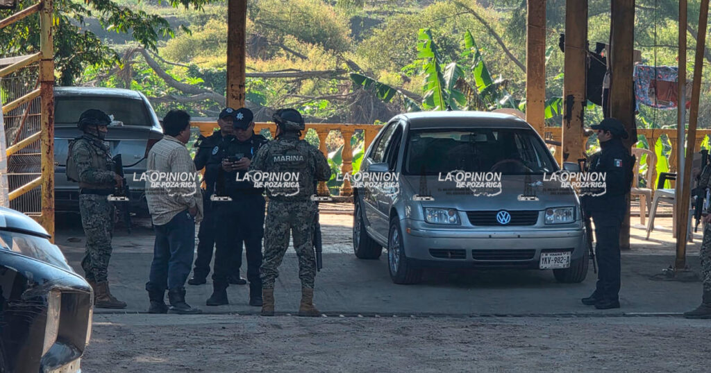 Levantan al "Jimmy” Se preparan vendedores de flores para el Dia de San Valentín, Día del Amor y la Amistad 