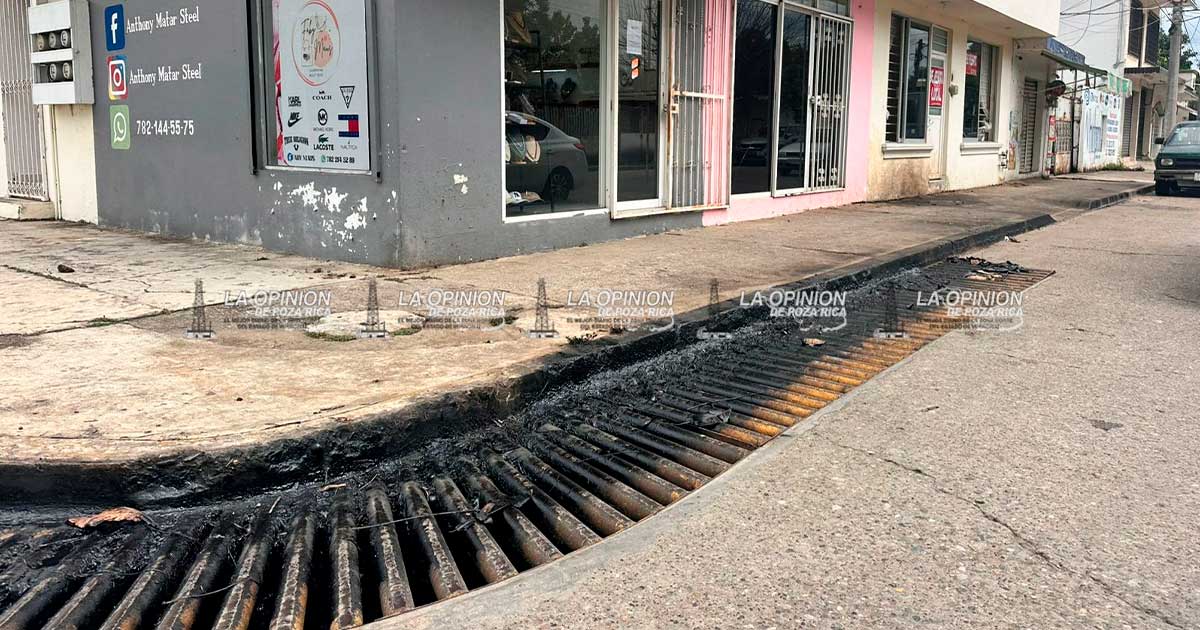 Hidrocarburo infesta la ciudad, en arroyos y calles de Poza Rica Hidrocarburo infesta la ciudad, en arroyos y calles de Poza Rica