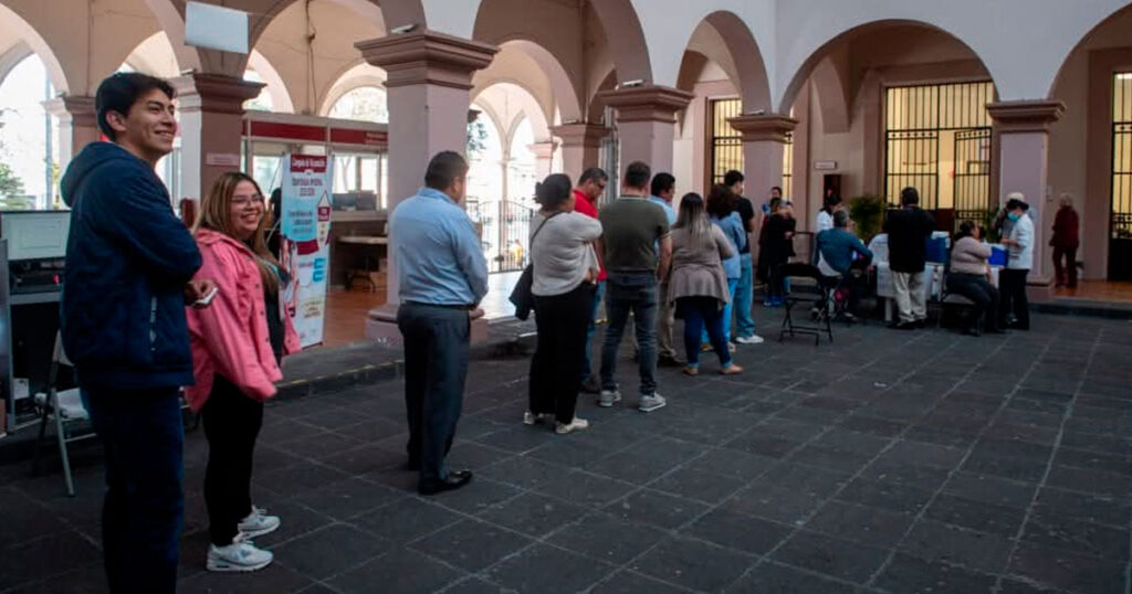 Realizan jornada de vacunación en Palacio Municipal de Xalapa Realizan jornada de vacunación en Palacio Municipal de Xalapa