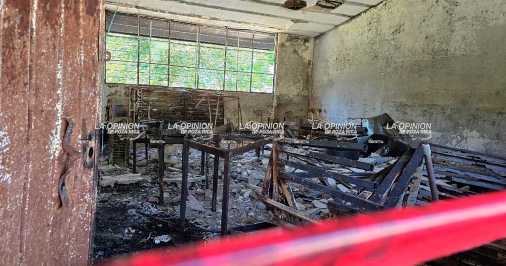 Adanely Rodríguez realiza obras en escuela primaria Adanely Rodríguez realiza obras en escuela primaria