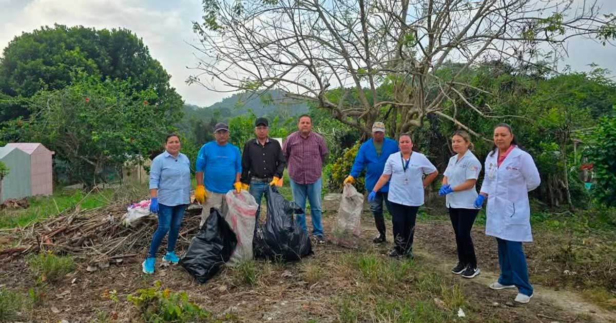 Refuerzan descacharrización en Hermenegildo Galeana para combatir el dengue Refuerzan descacharrización en Hermenegildo Galeana para combatir el dengue