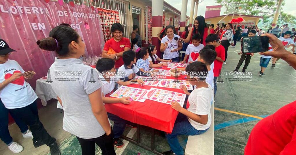 La primaria Sor Juana Inés de la Cruz se viste de rojo previo al 14 de febrero La primaria Sor Juana Inés de la Cruz se viste de rojo previo al 14 de febrero