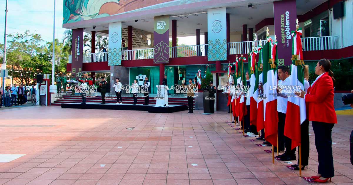Conmemoran el Día de la Bandera con acto cívico Conmemoran el Día de la Bandera con acto cívico