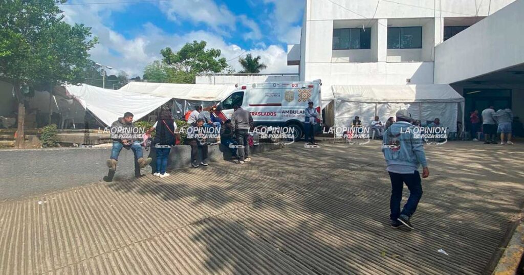 Duermen en la intemperie sin albergue para familiares de hospitalizados Duermen en la intemperie sin albergue para familiares de hospitalizados