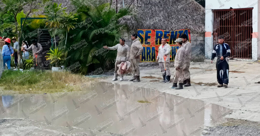 ¡TITSA provoca volcadura y derrame peligroso! ¡TITSA provoca volcadura y derrame peligroso!