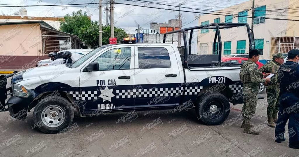 A punto de volcar tras chocar contra patrulla A punto de volcar tras chocar contra patrulla