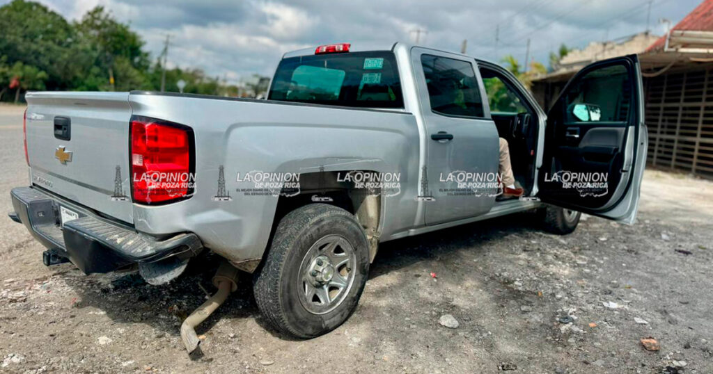 Se incrustó detrás; taxi vs. camioneta Se incrustó detrás; taxi vs. camioneta