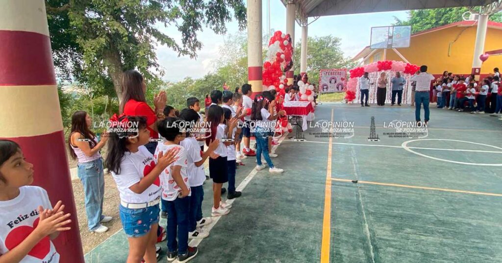La primaria Sor Juana Inés de la Cruz se viste de rojo previo al 14 de febrero La primaria Sor Juana Inés de la Cruz se viste de rojo previo al 14 de febrero