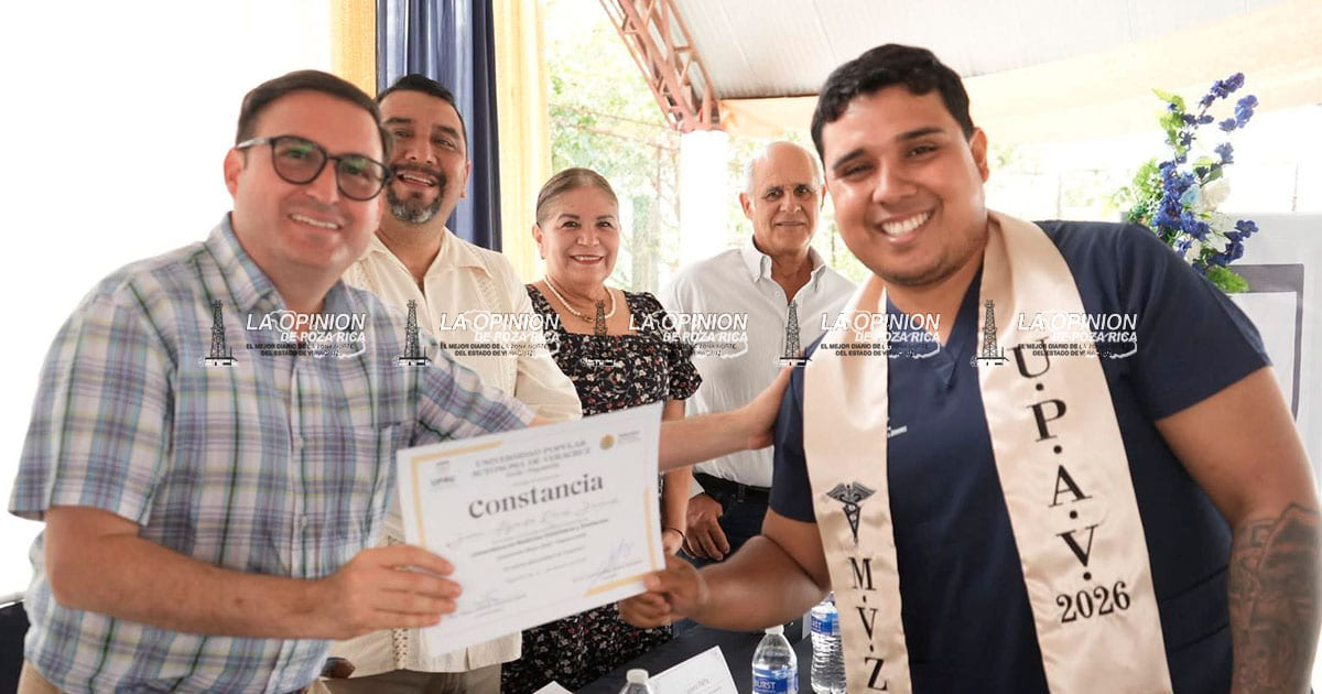 Gonzalo Flores, apadrina a alumnos de la UPAV