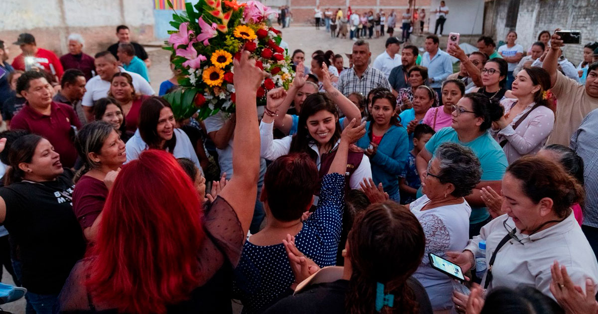 Adanely Rodríguez recorre la colonia Granjas y Morelos Adanely Rodríguez recorre la colonia Granjas y Morelos