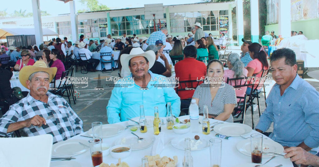 Asamblea anual ratifica a la directiva; alcalde destaca la importancia del sector pecuario en la proyección internacional del municipio Asamblea anual ratifica a la directiva; alcalde destaca la importancia del sector pecuario en la proyección internacional del municipio