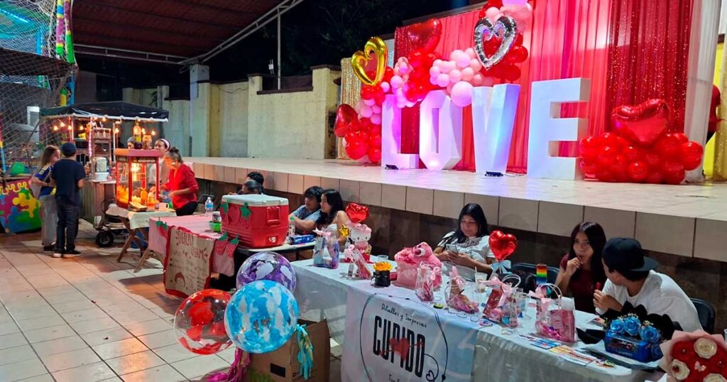 Artesanos y comerciantes locales participan en el “Mercadito del Amor” de San Rafael Artesanos y comerciantes locales participan en el “Mercadito del Amor” de San Rafael