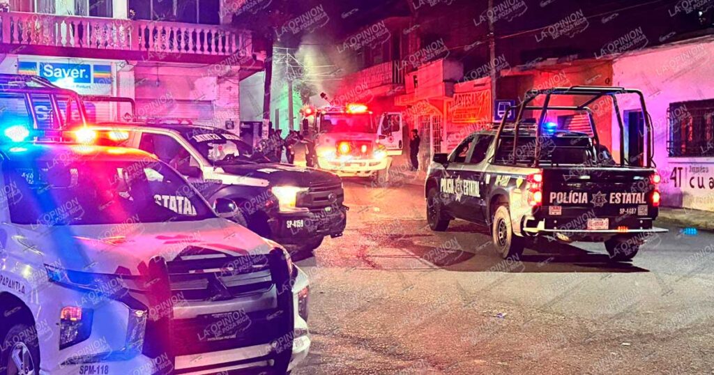 Tienda de abarrotes es consumida por el fuego Tienda de abarrotes es consumida por el fuego