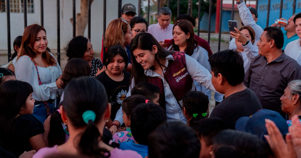 Adanely Rodríguez recorre la colonia Granjas y Morelos Adanely Rodríguez recorre la colonia Granjas y Morelos