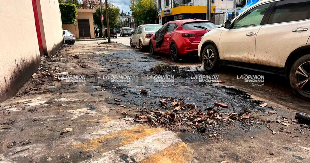 Hidrocarburo infesta la ciudad, en arroyos y calles de Poza Rica Hidrocarburo infesta la ciudad, en arroyos y calles de Poza Rica