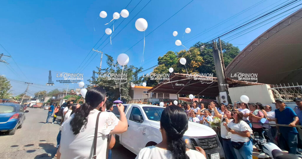 Despiden con homenaje póstumo a maestra Libia Despiden con homenaje póstumo a maestra Libia
