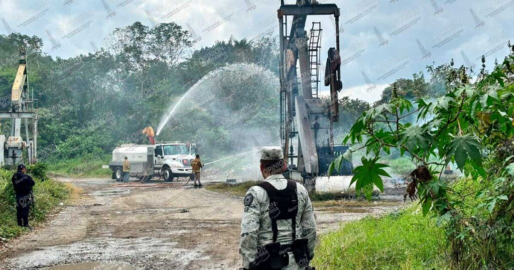 Incendio en pozo de Pemex moviliza a cuerpos de rescate Incendio en pozo de Pemex moviliza a cuerpos de rescate