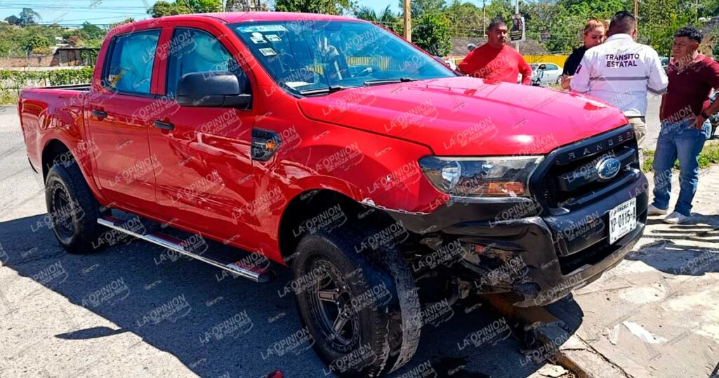 Petrolero choca y huye Petrolero choca y huye